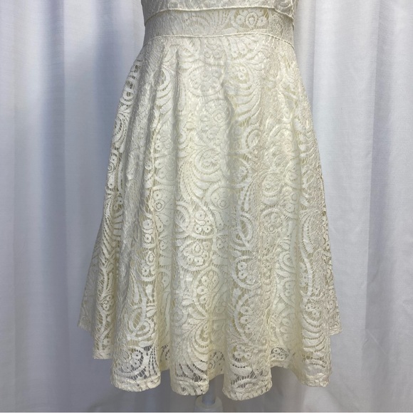American Rag Charlotte Floral Lace Dress. Size Medium. Creamy Ivory color - Picture 4 of 14